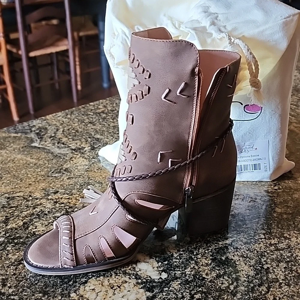 Aztec booties - Picture 1 of 3